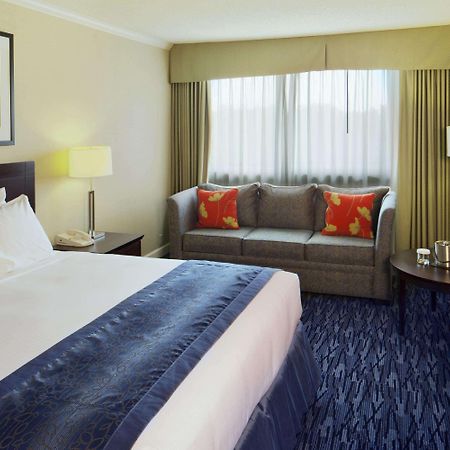 Doubletree By Hilton Norwalk Hotel Bilik gambar