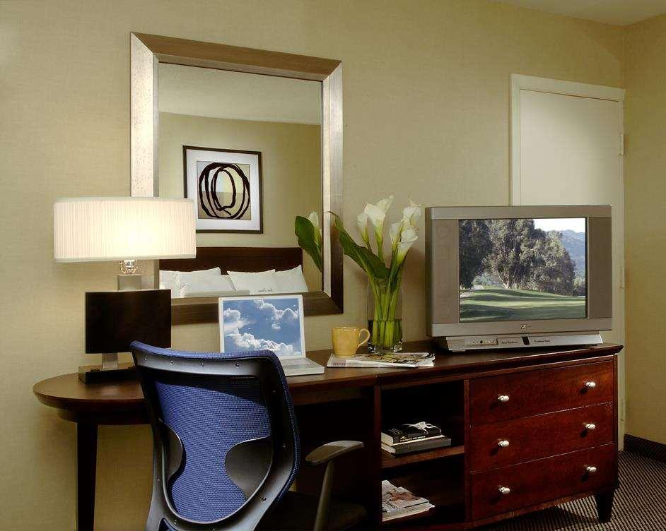 Doubletree By Hilton Norwalk Hotel Bilik gambar