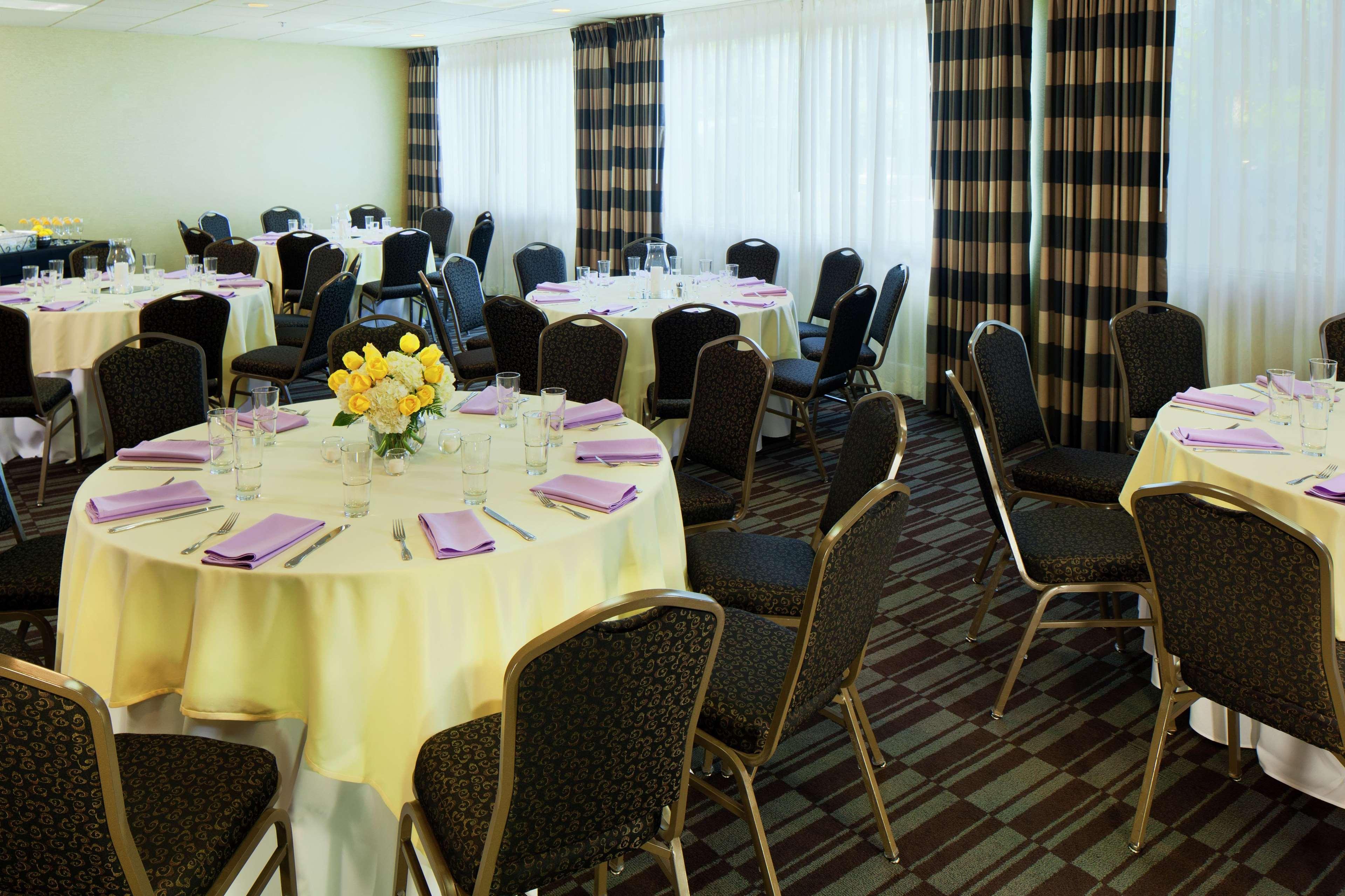 Doubletree By Hilton Norwalk Hotel Restoran gambar
