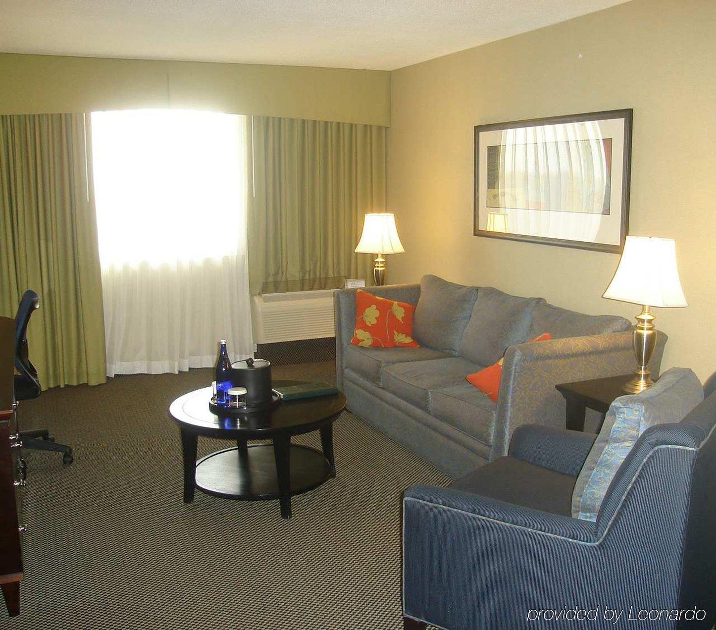 Doubletree By Hilton Norwalk Hotel Bilik gambar