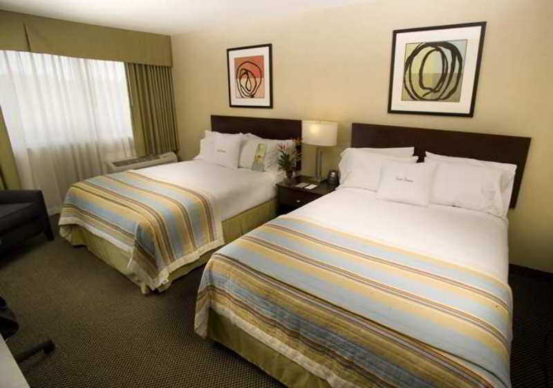 Doubletree By Hilton Norwalk Hotel Bilik gambar